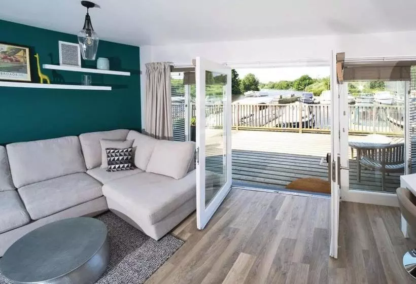 Lomakeskus Yare View Holiday Cottages