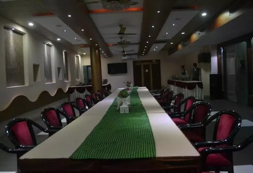 Hotelli Vinayak Palace Telipara