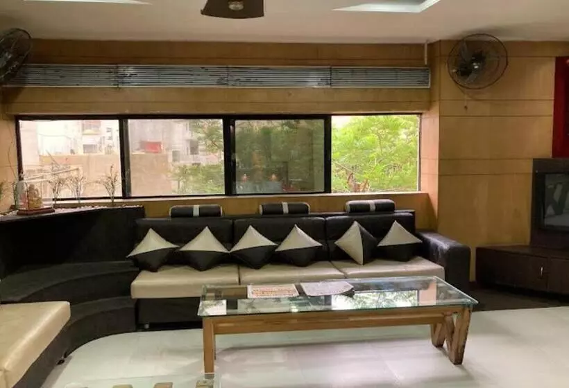 Hotelli Vinayak Palace Telipara