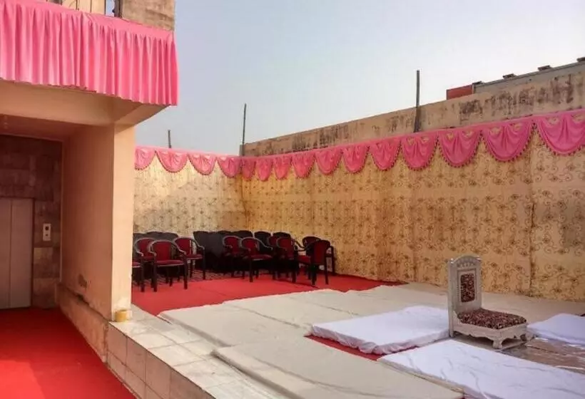 Hotelli Vinayak Palace Telipara