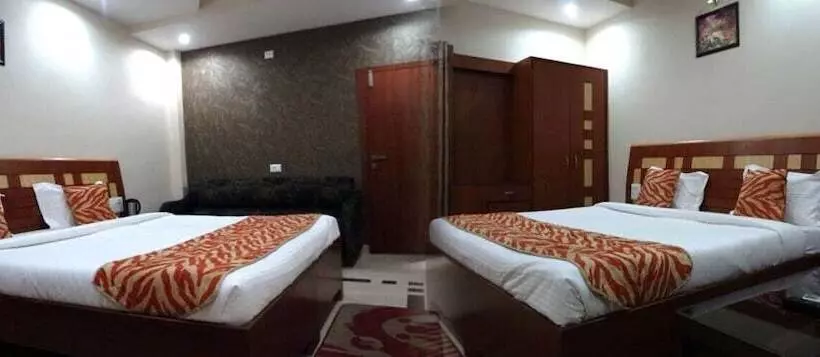 Hotelli Vinayak Palace Telipara