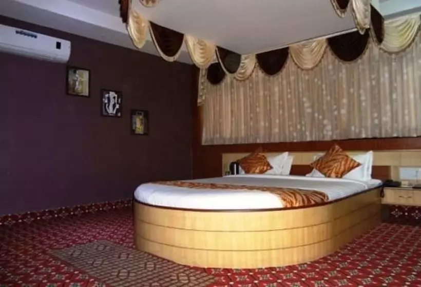 Hotelli Vinayak Palace Telipara