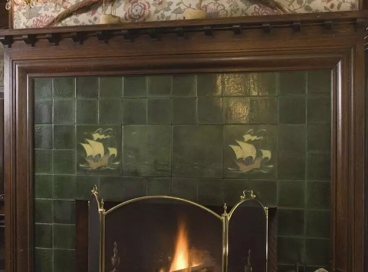 민박 The Manor On Golden Pond