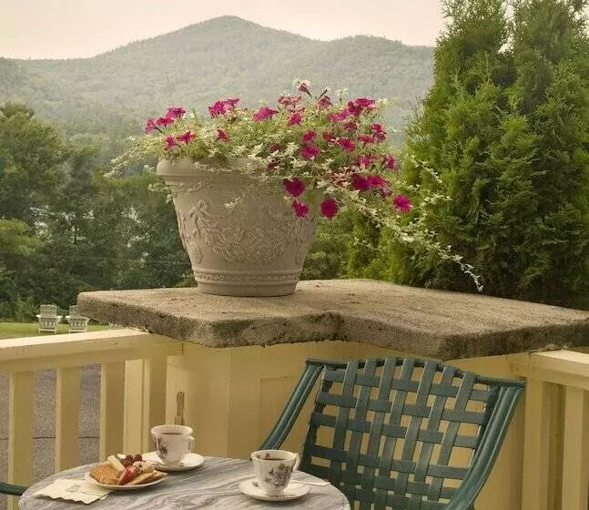 민박 The Manor On Golden Pond