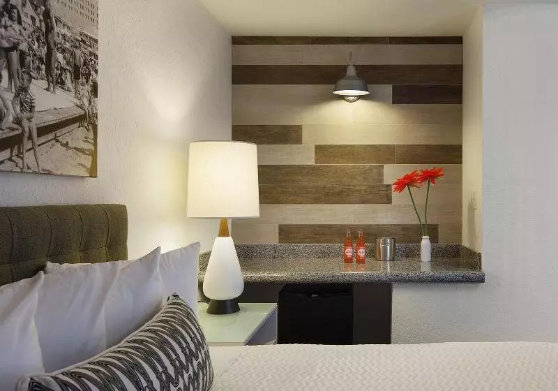 هتل Inn At Venice Beach
