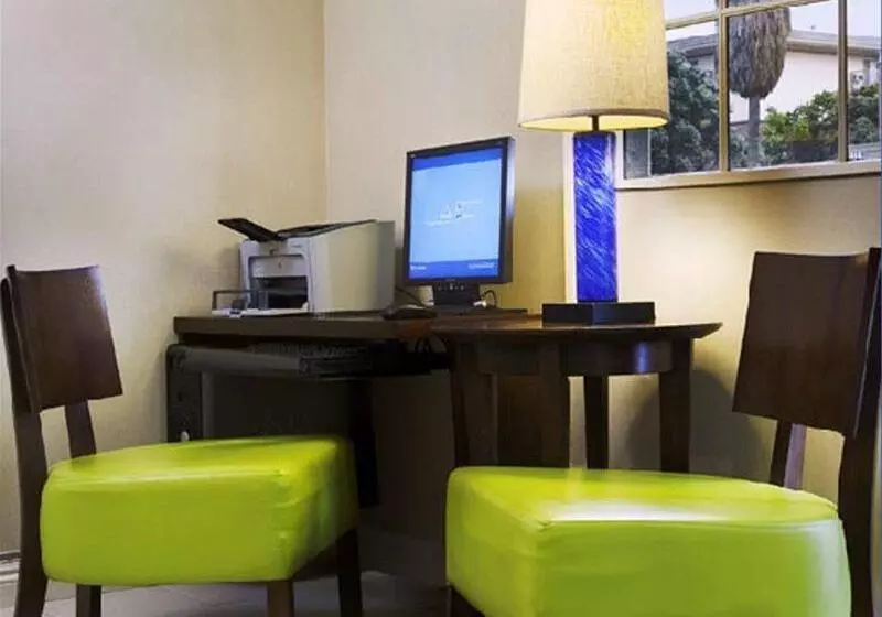 هتل Inn At Venice Beach