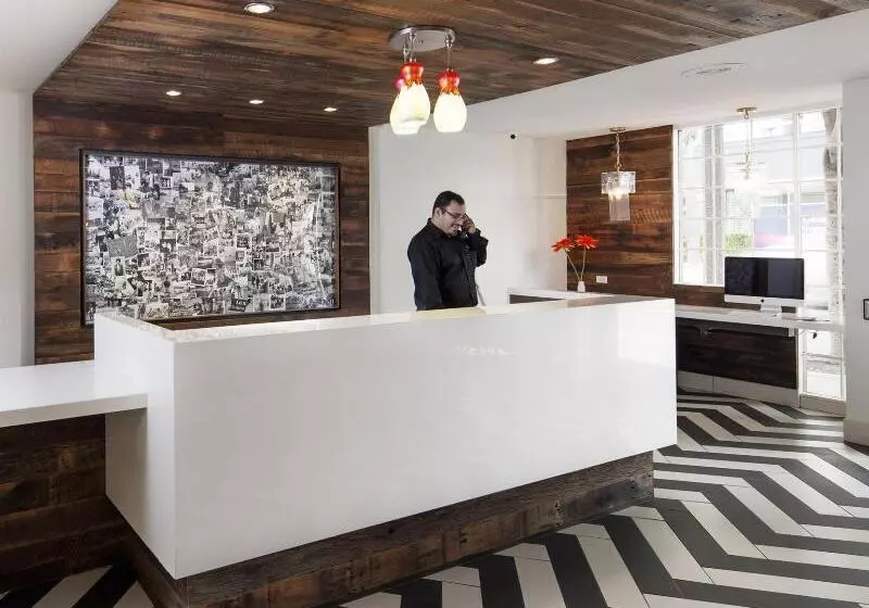 هتل Inn At Venice Beach