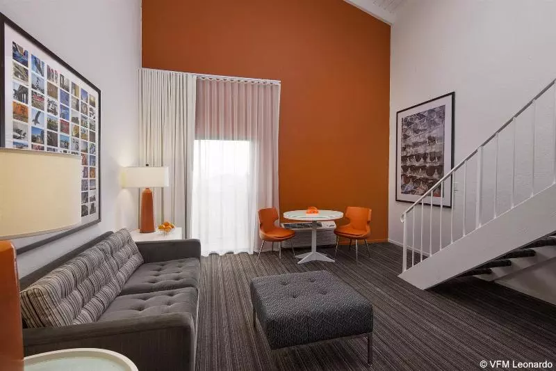 هتل Inn At Venice Beach