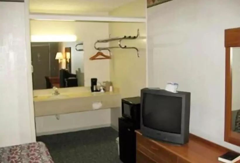 فندق Mariann Travel Inn Scottsburg