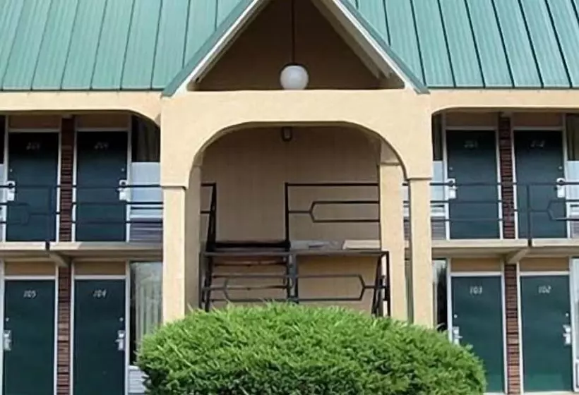 فندق Mariann Travel Inn Scottsburg