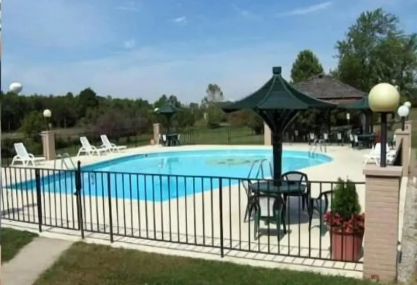 فندق Mariann Travel Inn Scottsburg