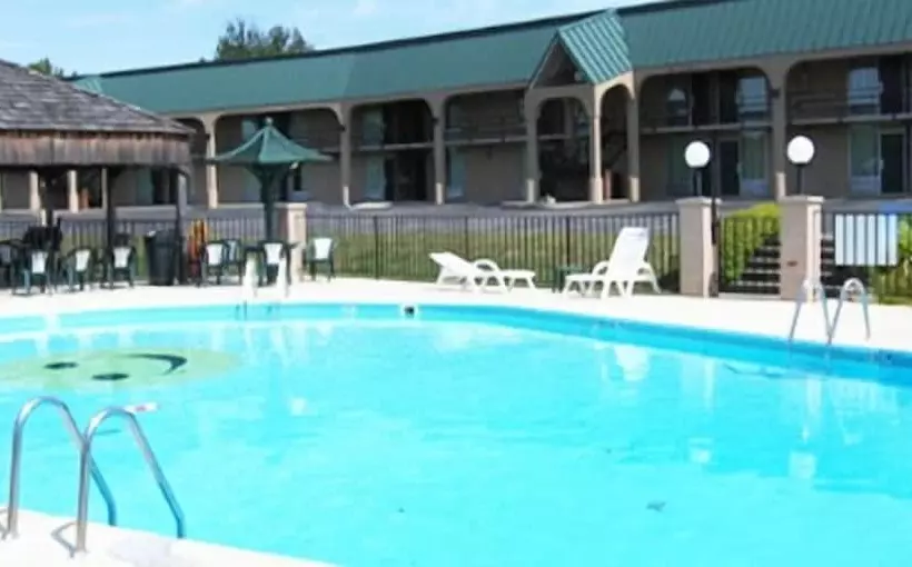 فندق Mariann Travel Inn Scottsburg