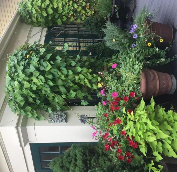 هتل Mary Prentiss Inn