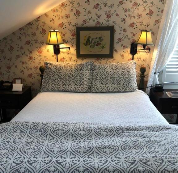 هتل Mary Prentiss Inn