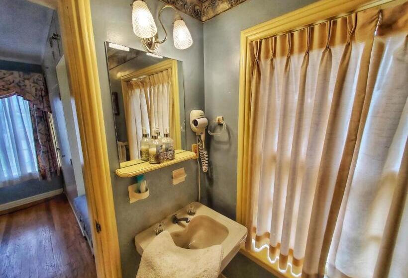 Отель Montague Inn Bed & Breakfast