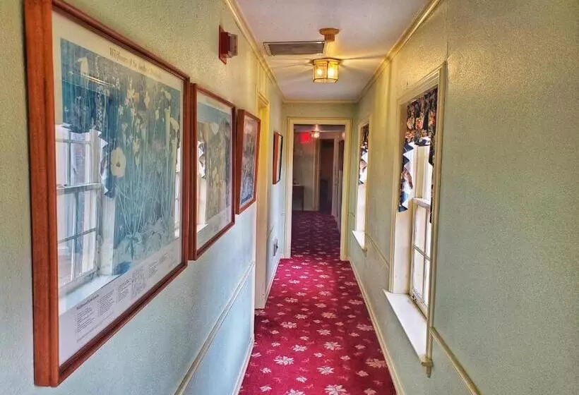 Отель Montague Inn Bed & Breakfast