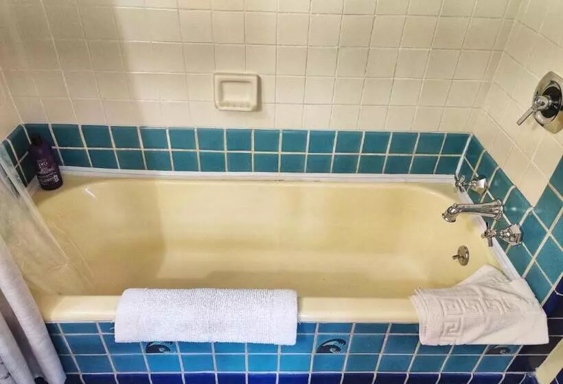 Отель Montague Inn Bed & Breakfast