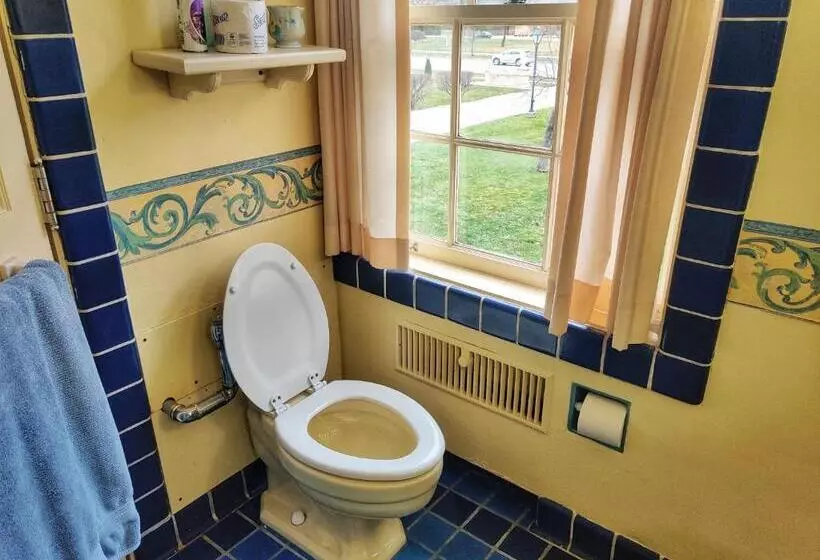 Отель Montague Inn Bed & Breakfast