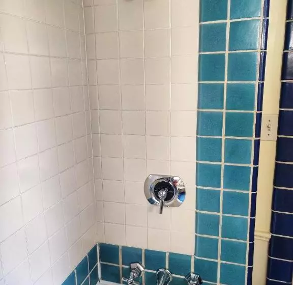 Отель Montague Inn Bed & Breakfast