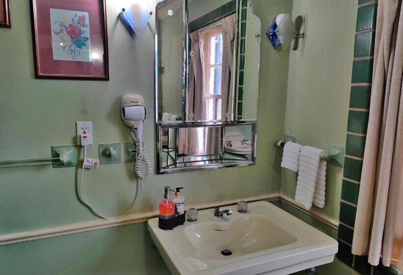 Отель Montague Inn Bed & Breakfast