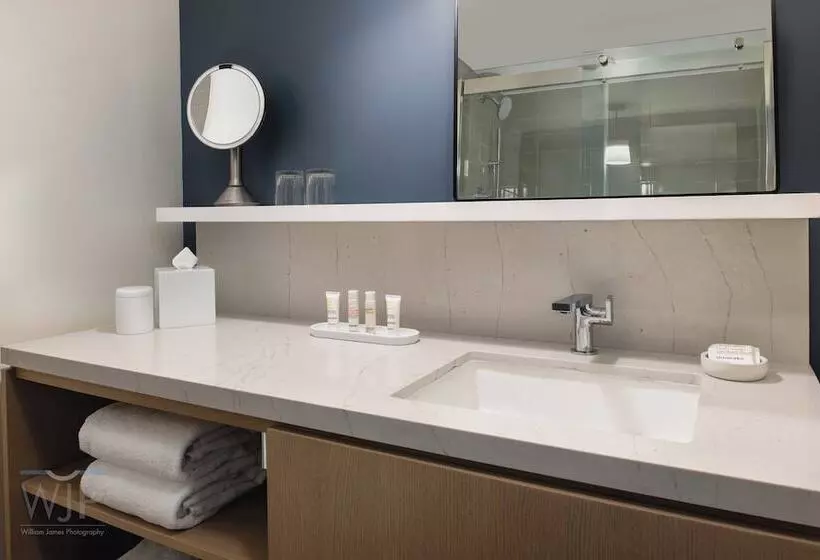 Отель The Bidwell Marriott Portland