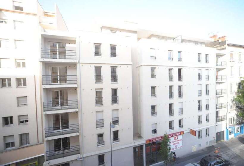 Studilodge   Zola Park