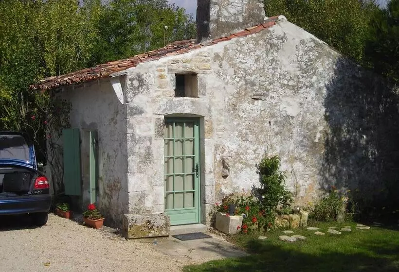 Aamiaismajoitus (B&B) Chambre D Hôtes La Pertuzerie