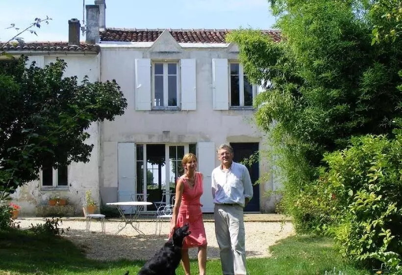 Aamiaismajoitus (B&B) Chambre D Hôtes La Pertuzerie