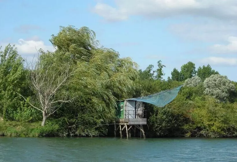 Aamiaismajoitus (B&B) Chambre D Hôtes La Pertuzerie
