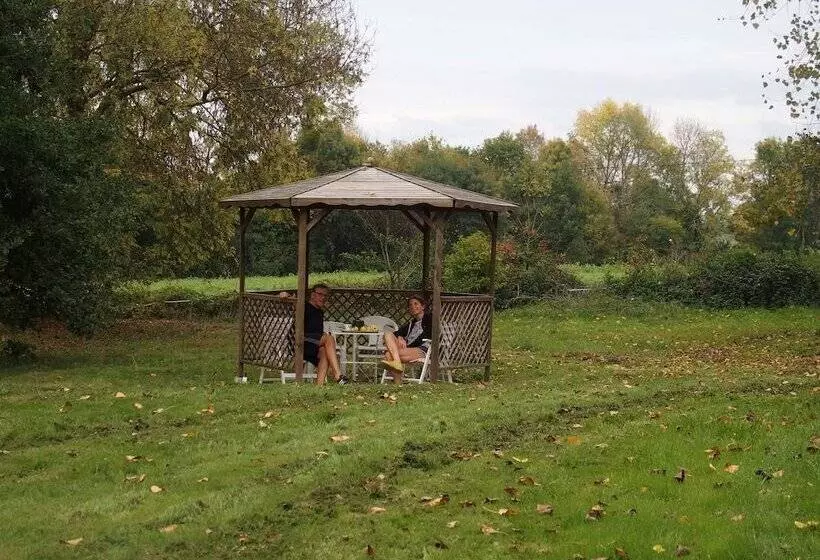 Aamiaismajoitus (B&B) Chambre D Hôtes La Pertuzerie