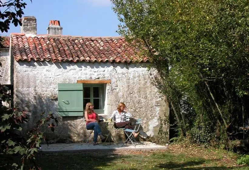 Aamiaismajoitus (B&B) Chambre D Hôtes La Pertuzerie
