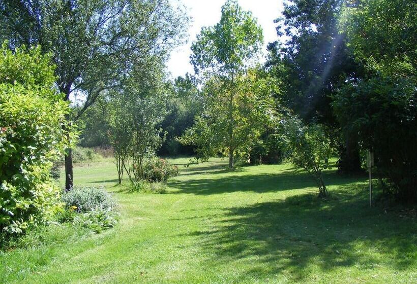 مبيت وإفطار Chambre D Hôtes La Pertuzerie