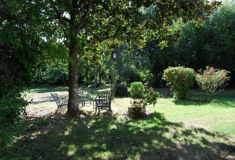 Aamiaismajoitus (B&B) Chambre D Hôtes La Pertuzerie