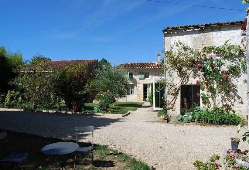 مبيت وإفطار Chambre D Hôtes La Pertuzerie