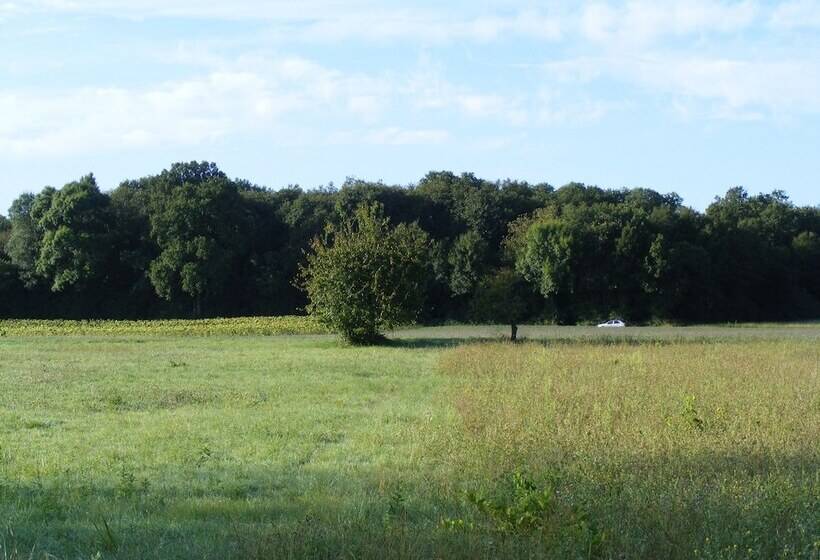 مبيت وإفطار Chambre D Hôtes La Pertuzerie