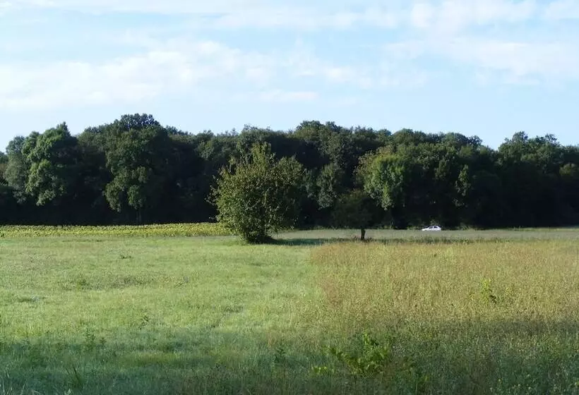Aamiaismajoitus (B&B) Chambre D Hôtes La Pertuzerie
