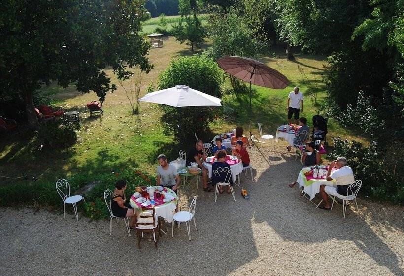 مبيت وإفطار Chambre D Hôtes La Pertuzerie