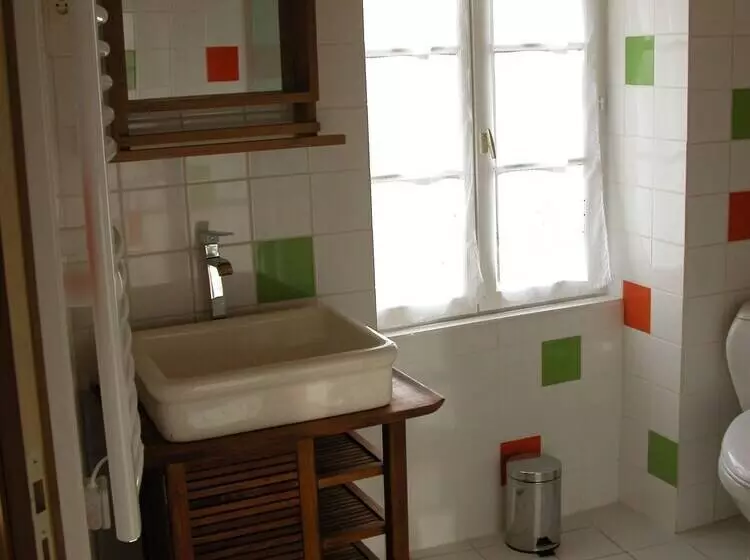 Aamiaismajoitus (B&B) Chambre D Hôtes La Pertuzerie