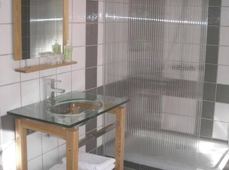 مبيت وإفطار Chambre D Hôtes La Pertuzerie