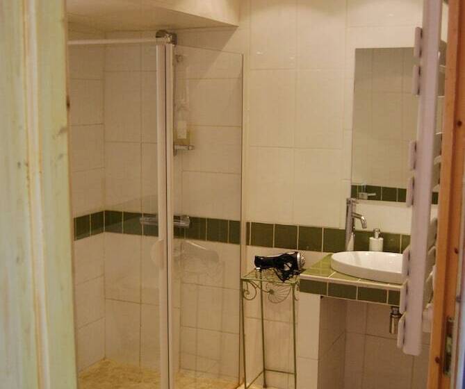 مبيت وإفطار Chambre D Hôtes La Pertuzerie