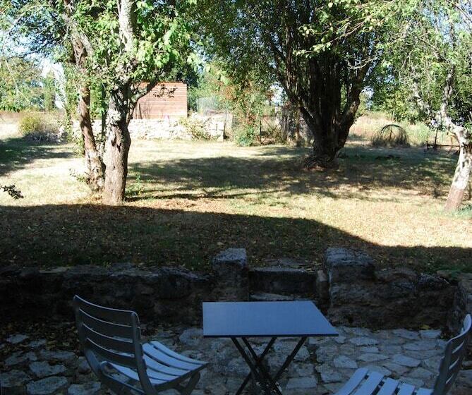 مبيت وإفطار Chambre D Hôtes La Pertuzerie