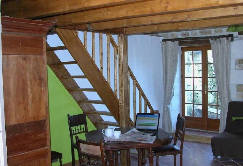 مبيت وإفطار Chambre D Hôtes La Pertuzerie