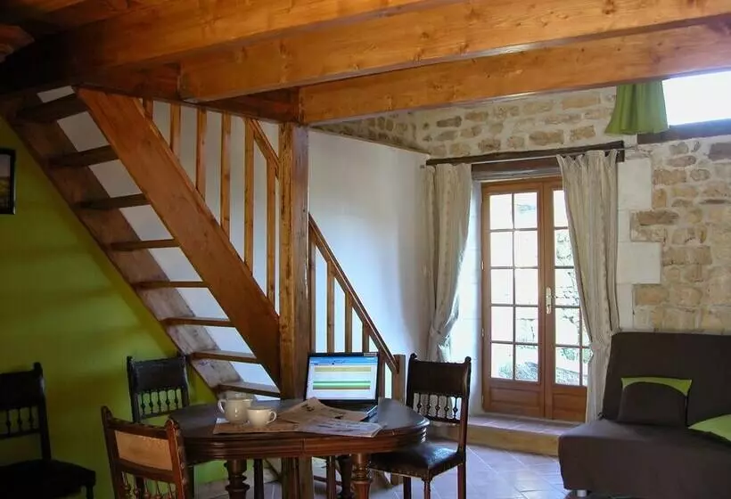 Aamiaismajoitus (B&B) Chambre D Hôtes La Pertuzerie