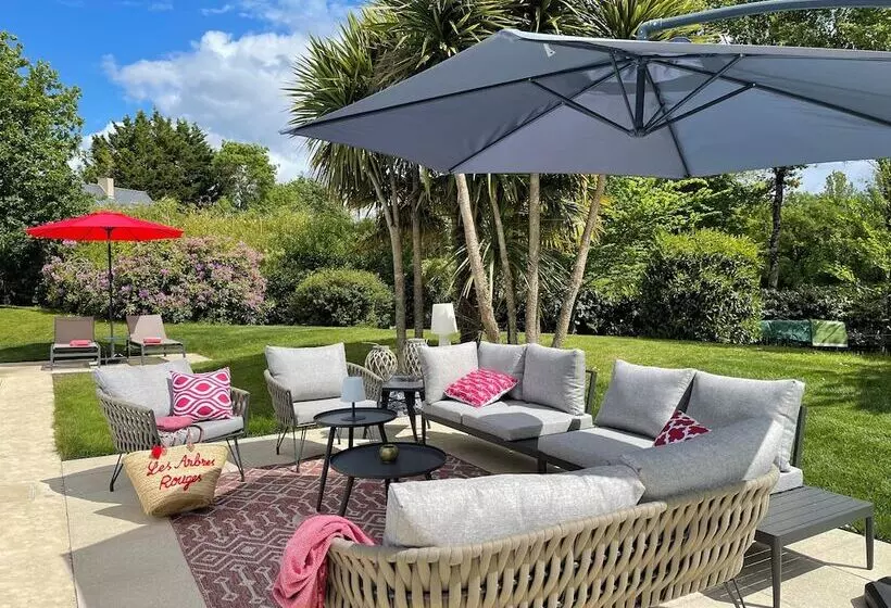 Aamiaismajoitus (B&B) Les Arbres Rouges