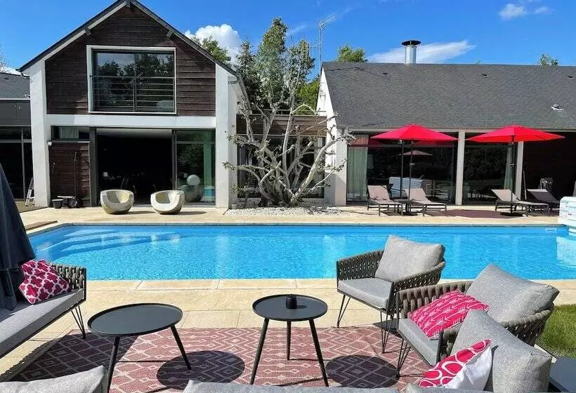 Aamiaismajoitus (B&B) Les Arbres Rouges