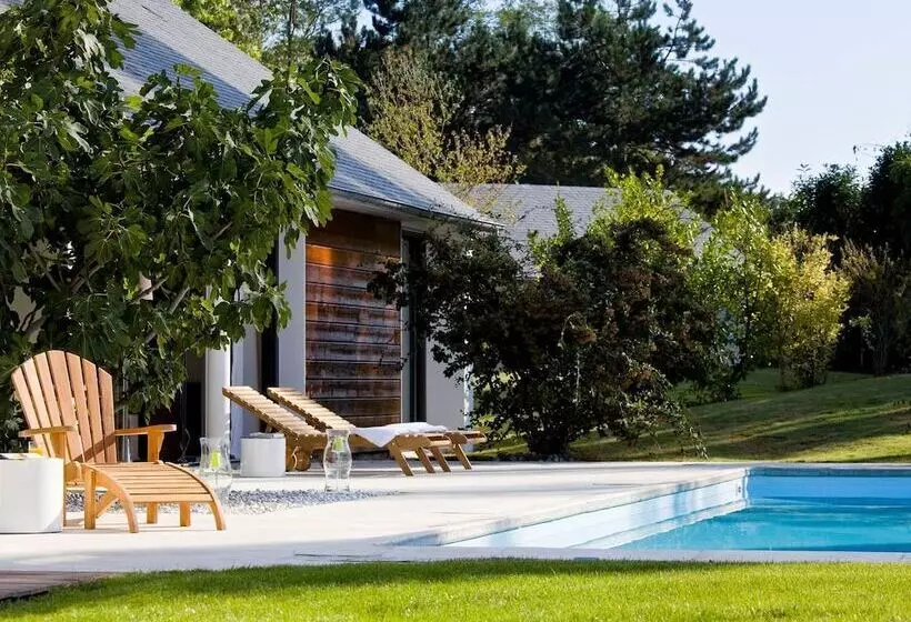 Aamiaismajoitus (B&B) Les Arbres Rouges