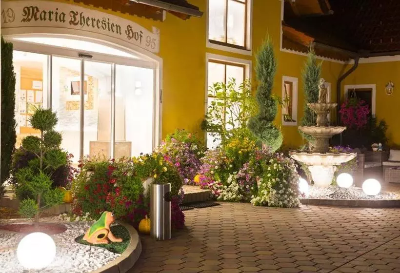 Hotelli Maria Theresien Hof Loipersdorf