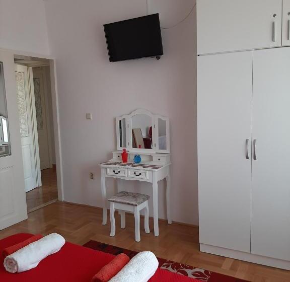 膳宿费 Room & Studios Rina   Adults Only