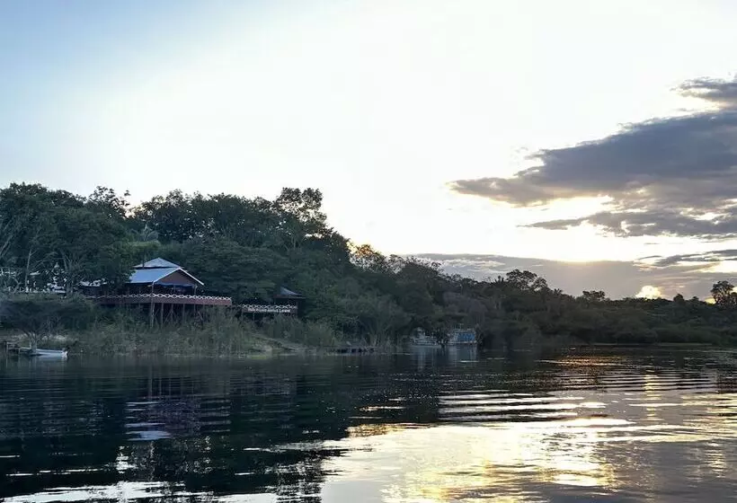 Hotelli Vista Do Lago Jungle Lodge