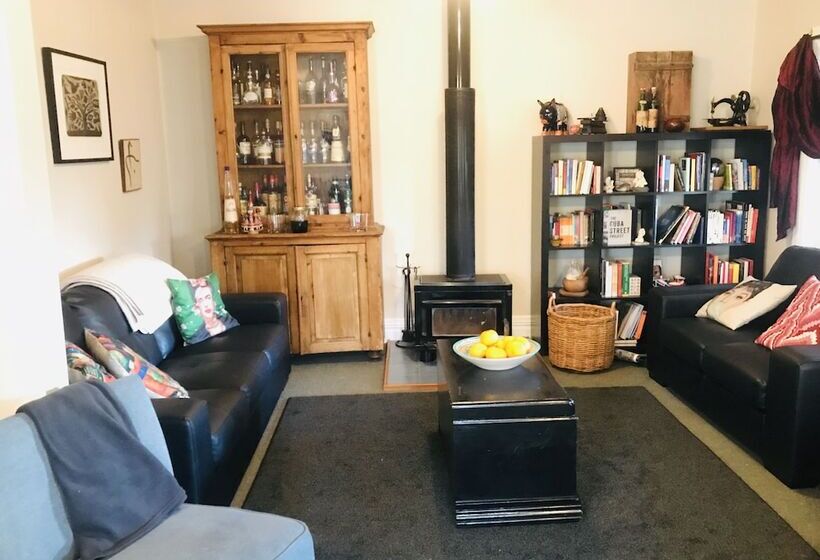 פנסיון Prodigal Daughter Gourmet Lodge